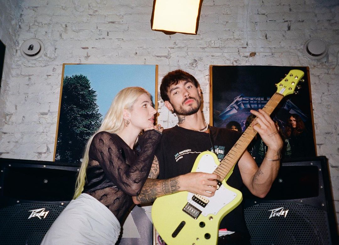 Нова зіркова пара? Один із найзавидніших холостяків країни "засвітився" зі співачкою із Маріуполя