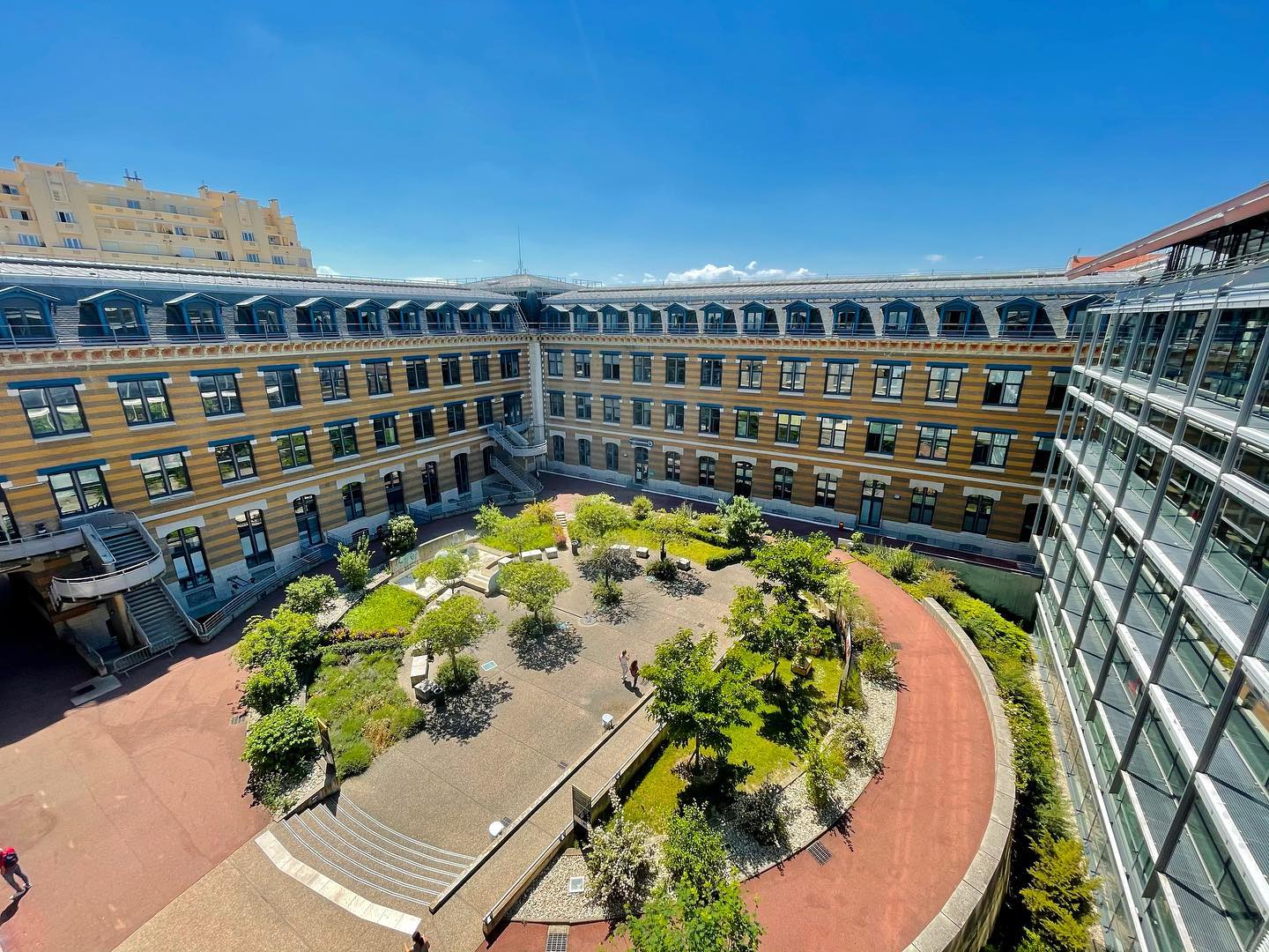 Как поступить в европейский университет во время войны: список доступных вузов и советы по адаптации