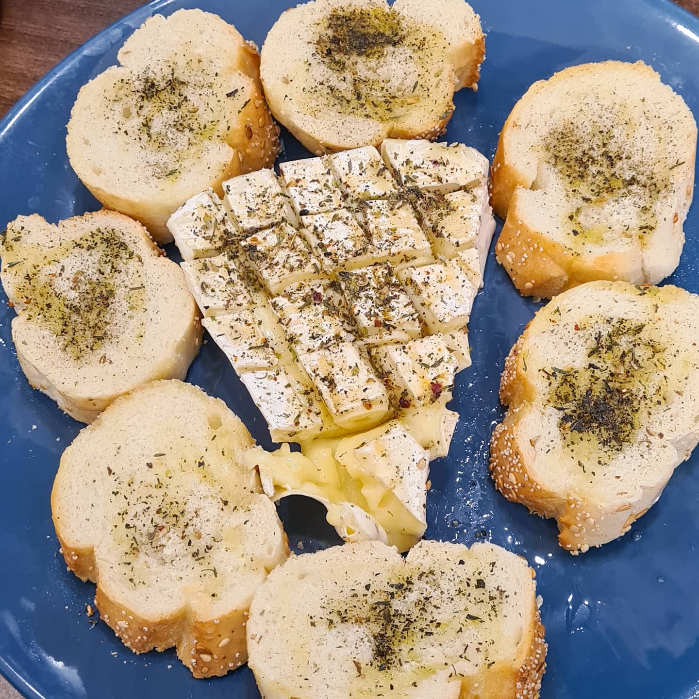 Сирна тарілка на новорічний стіл, яку гості розметуть відразу (відео)