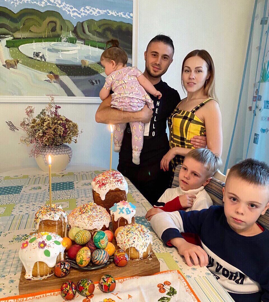 ALYOSHA восхитила редким фото двухлетней дочери