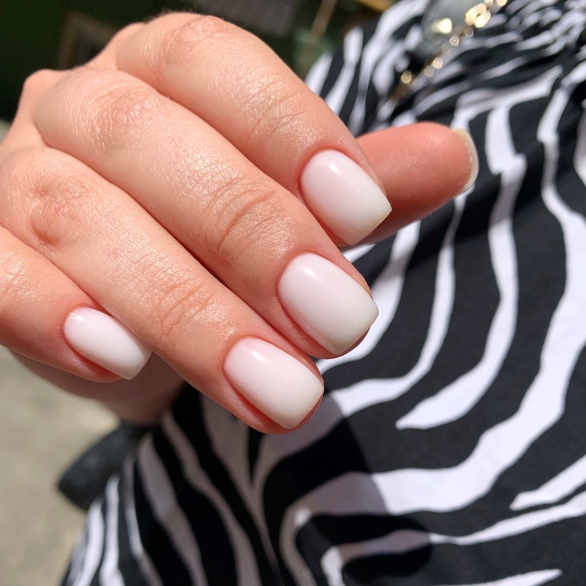 Ніхто й не помітить: дизайни манікюру, де не видно, що він відріс