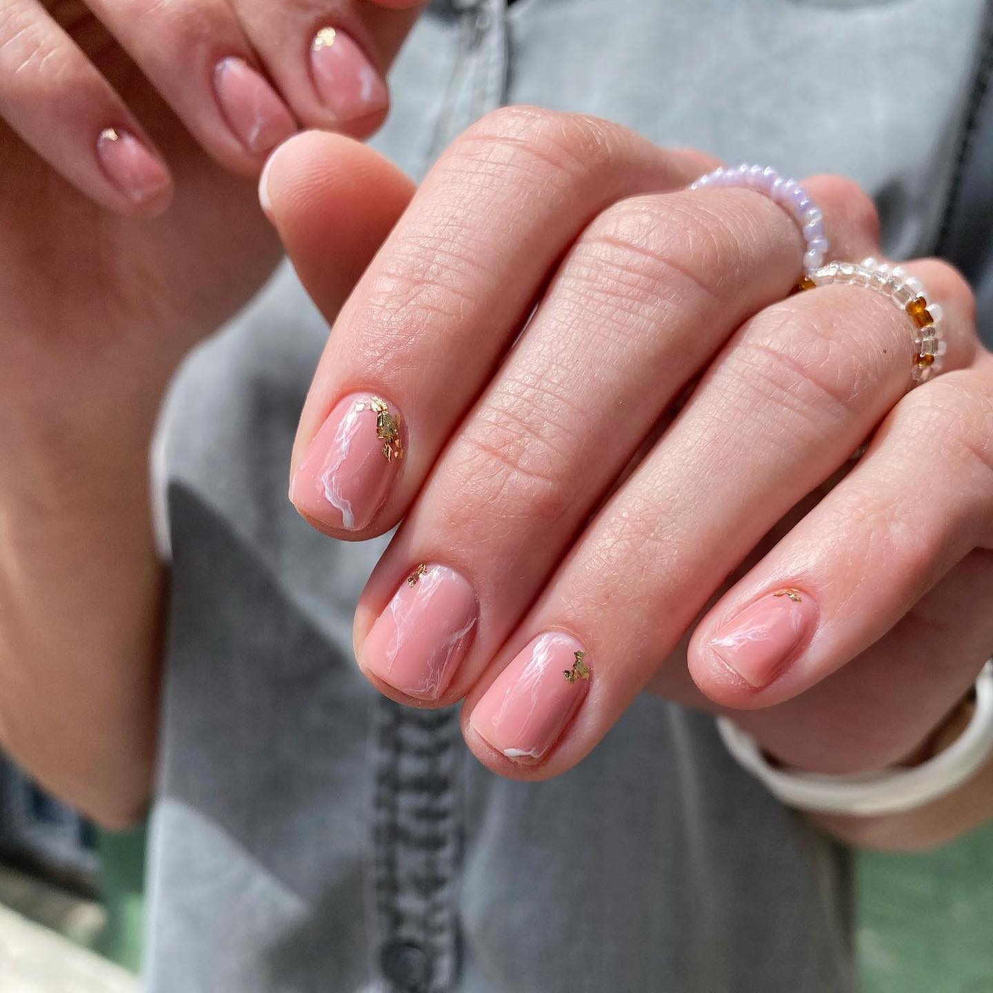 Ніхто й не помітить: дизайни манікюру, де не видно, що він відріс