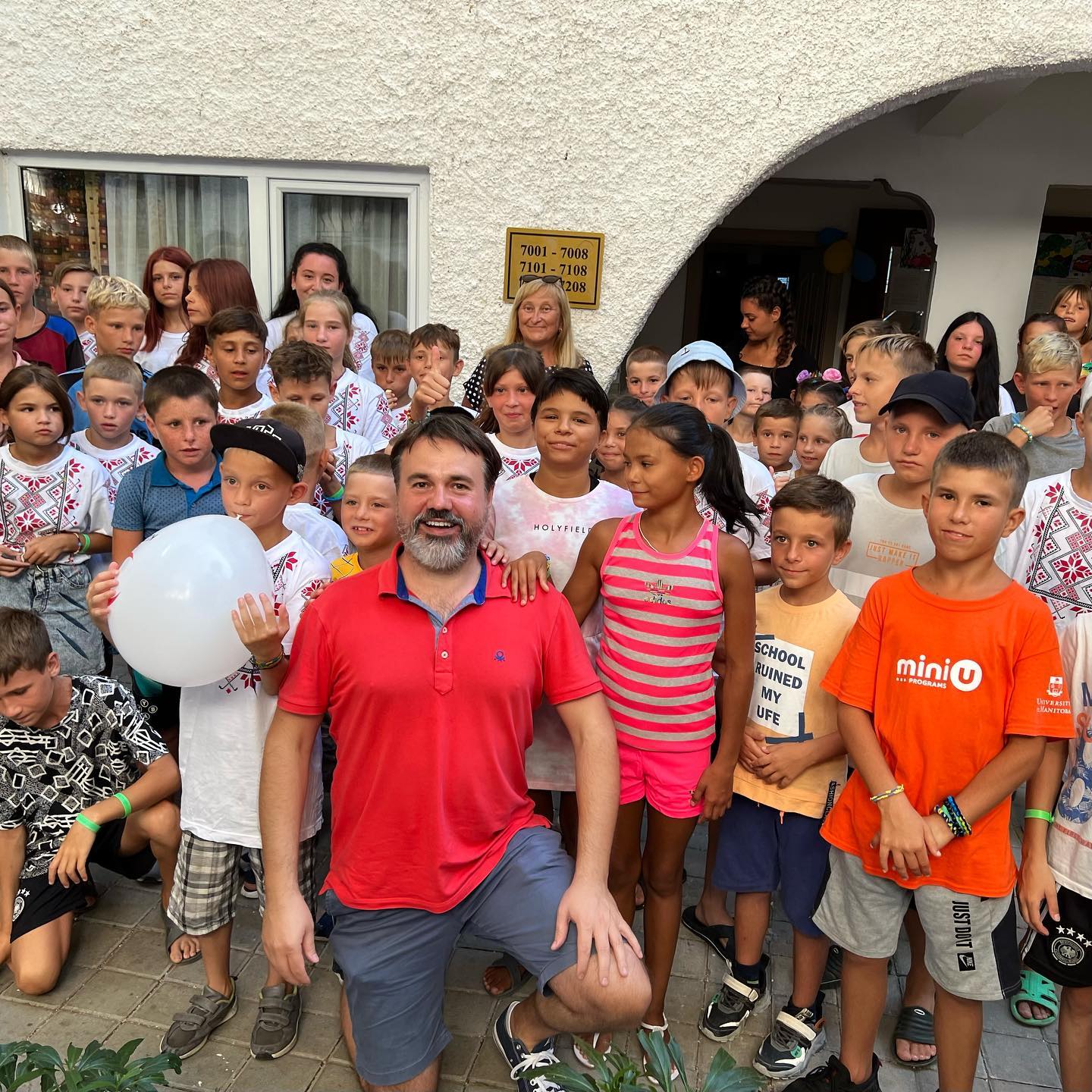 Виїхав з України та виступає з росіянами заради дітей. Де зараз зірка "Ліги сміху" Антон Лірник