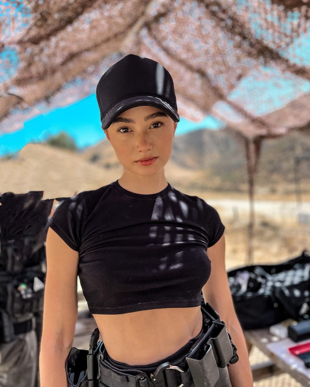 Заскочили на гарячому: соліста Red Hot Chili Peppers помітили на побаченні з українкою (фото)