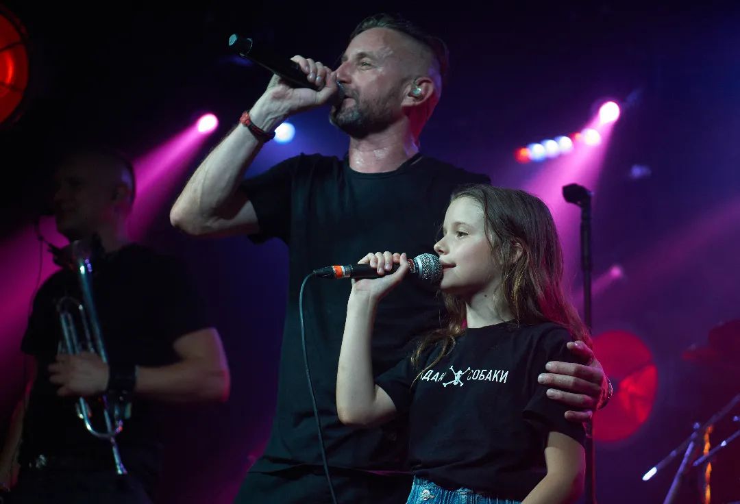 &quot;Боже, какие красивые&quot;: Сергей Жадан показал редкое фото со своими детьми