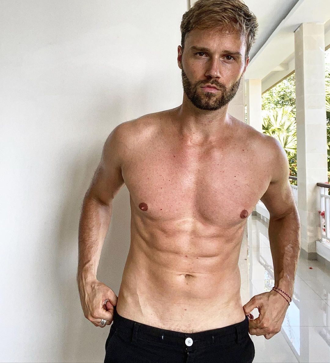 Дурнев отказался от участия в шоу "Холостяк": что не устроило блогера