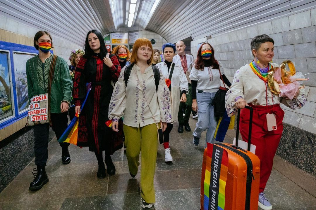 "Мы боремся за Украину": в харьковском метро ЛГБТ-активисты провели марш (фото)