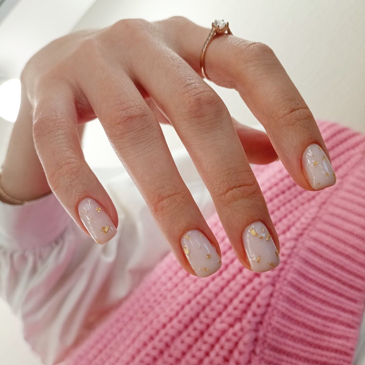 Ніхто й не помітить: дизайни манікюру, де не видно, що він відріс