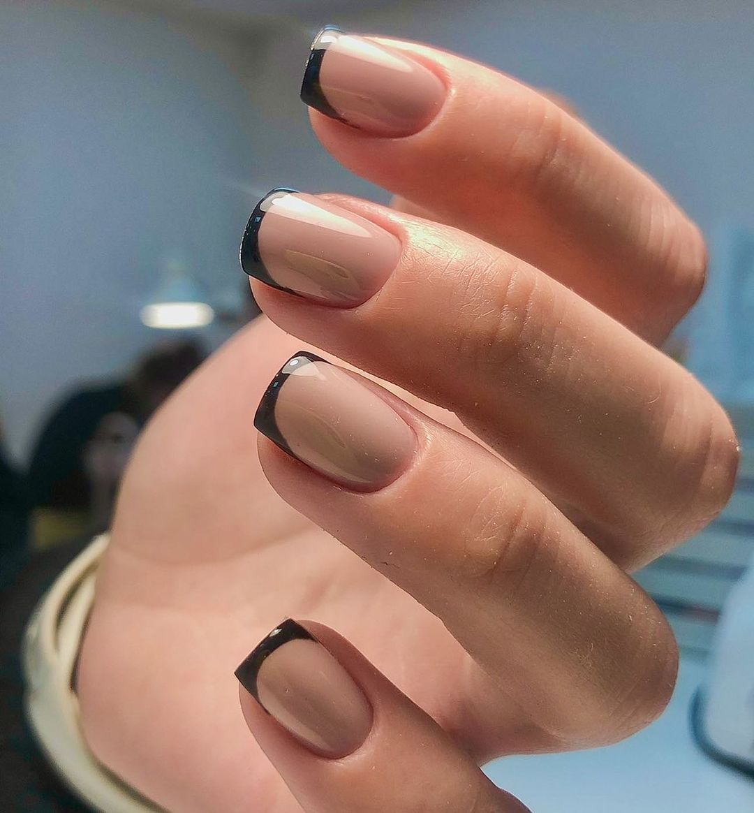 Ніхто й не помітить: дизайни манікюру, де не видно, що він відріс