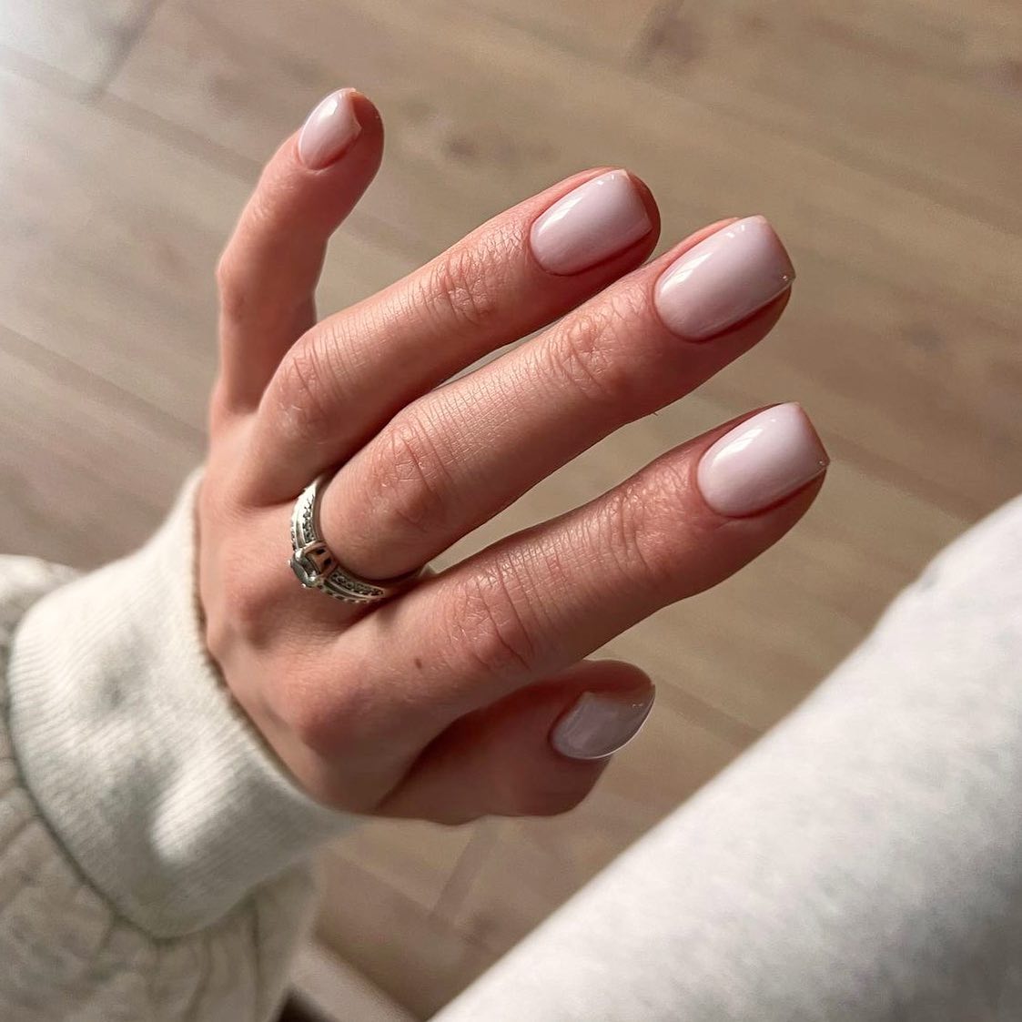 Ніхто й не помітить: дизайни манікюру, де не видно, що він відріс