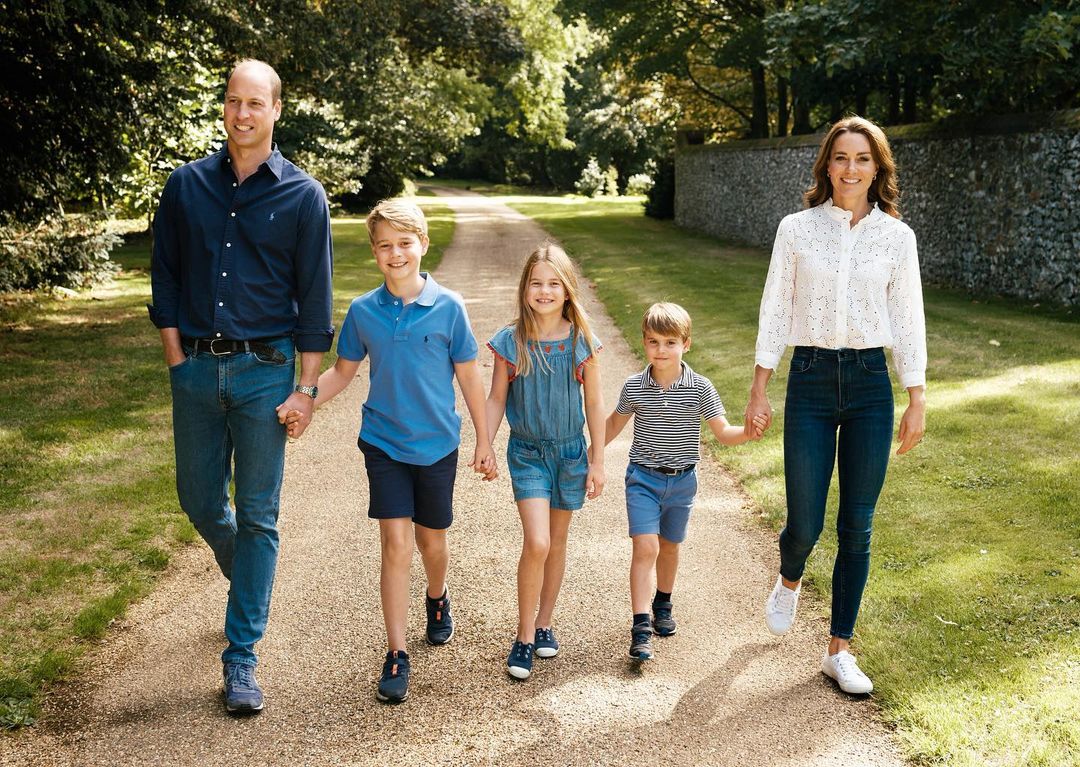 Кейт Миддлтон и принц Уильям показали милое семейное фото для рождественской открытки