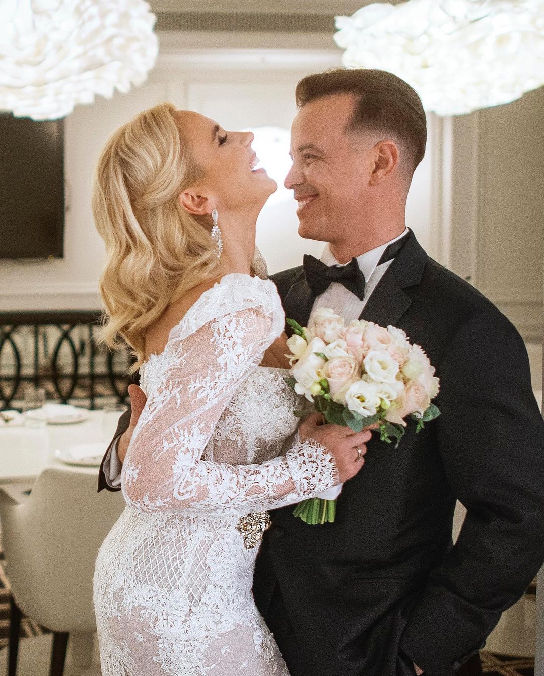 &quot;Мое величайшее счастье&quot;: Лилия Ребрик в свадебном платье очаровала красотой (фото)