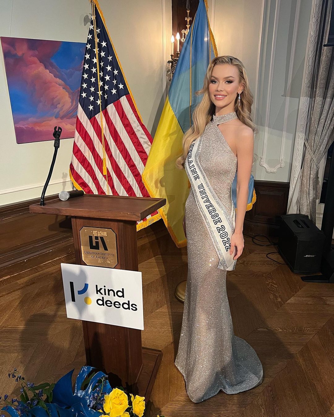 "Міс Україна Всесвіт" продала костюм "Воїн світла" за шалені гроші: на що витратила кошти