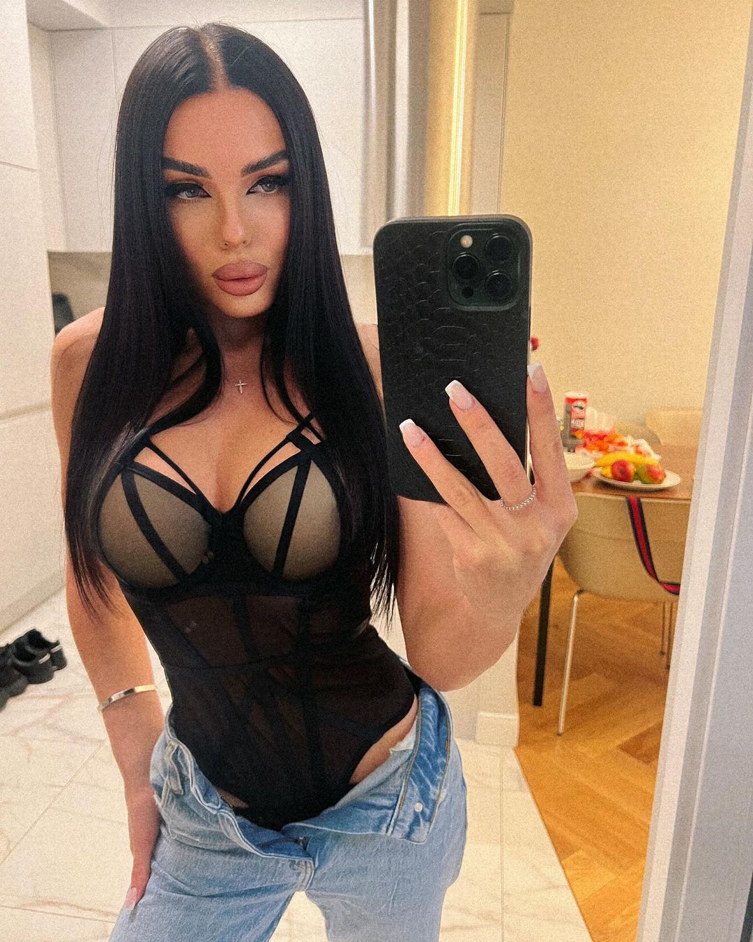 "Відзначаю життя": скандальна екс-пресофіцерка ДПСУ Плантовська "загриміла" в новий скандал