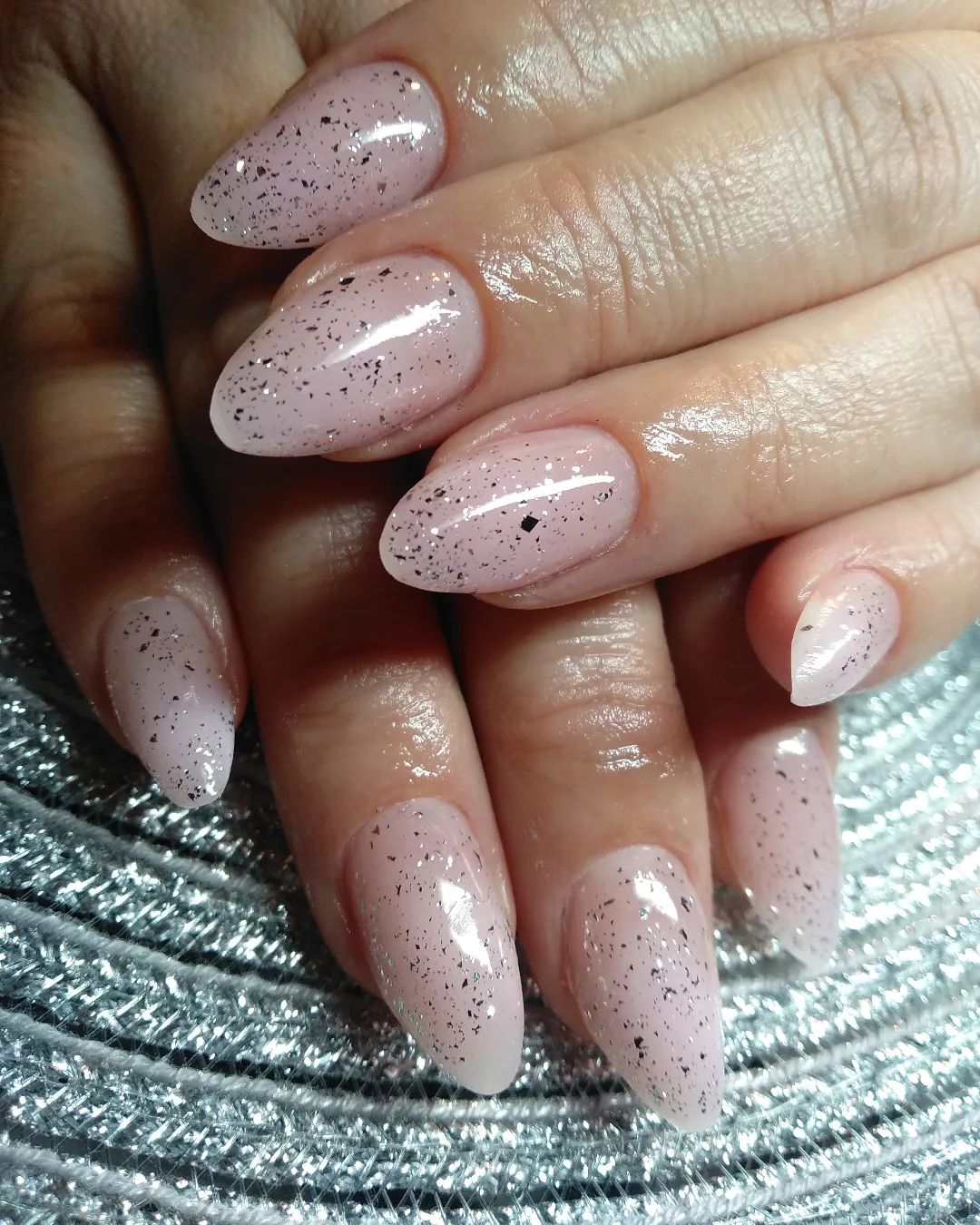 Этот маникюр "порвал" все тренды весны 2023 года: как его самостоятельно повторить (фото)