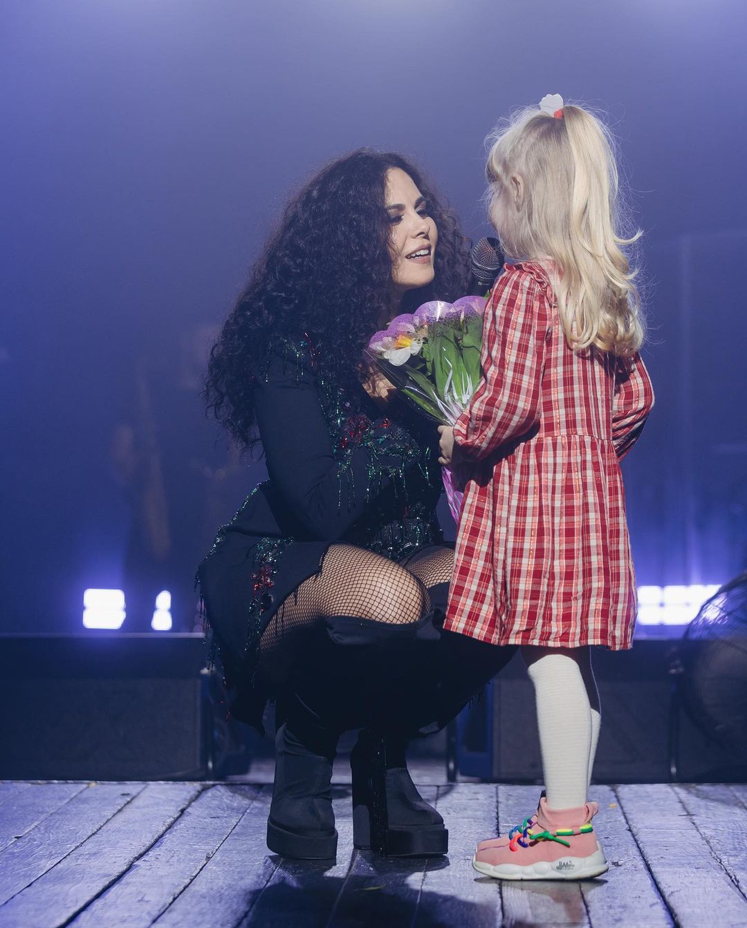 Допомога ЗСУ, сльози щастя і ніякої російської мови: 10 фактів про тур Насті Каменських