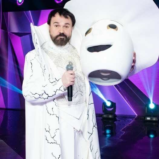 Виїхав з України та виступає з росіянами заради дітей. Де зараз зірка "Ліги сміху" Антон Лірник