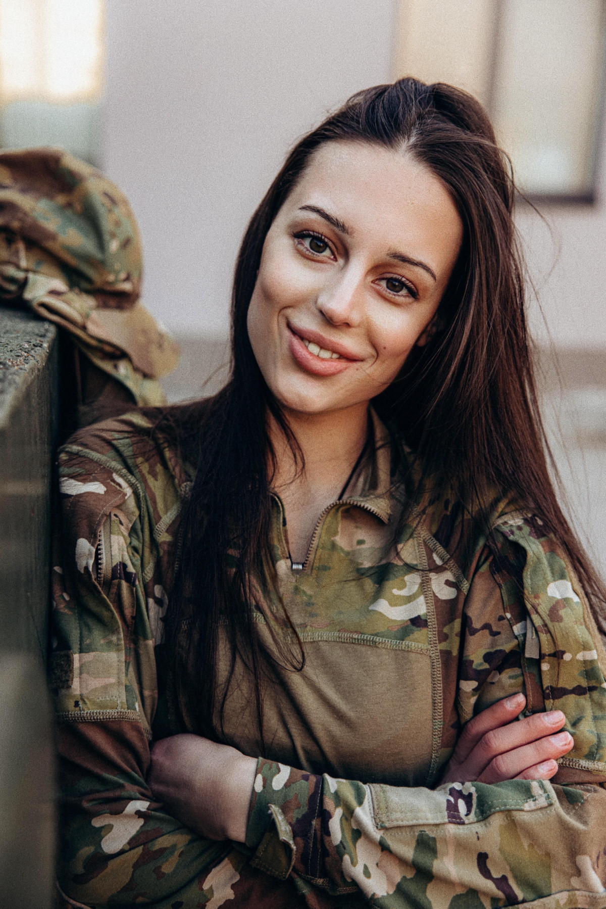 Молода захисниця рятує життя на фронті і підкорює красою мережу: фото &quot;української Лари Крофт&quot;