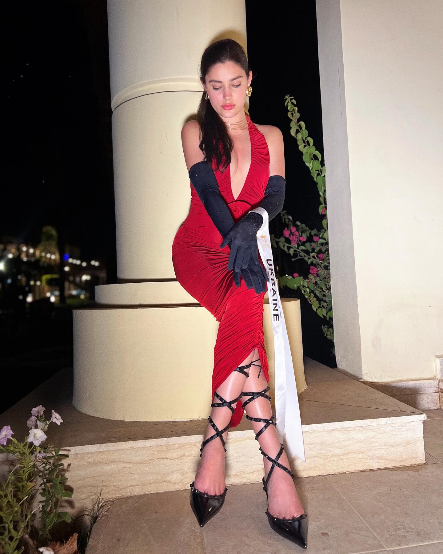 Ангелина Усанова в романтическом образе показала важность любви к себе (фото)