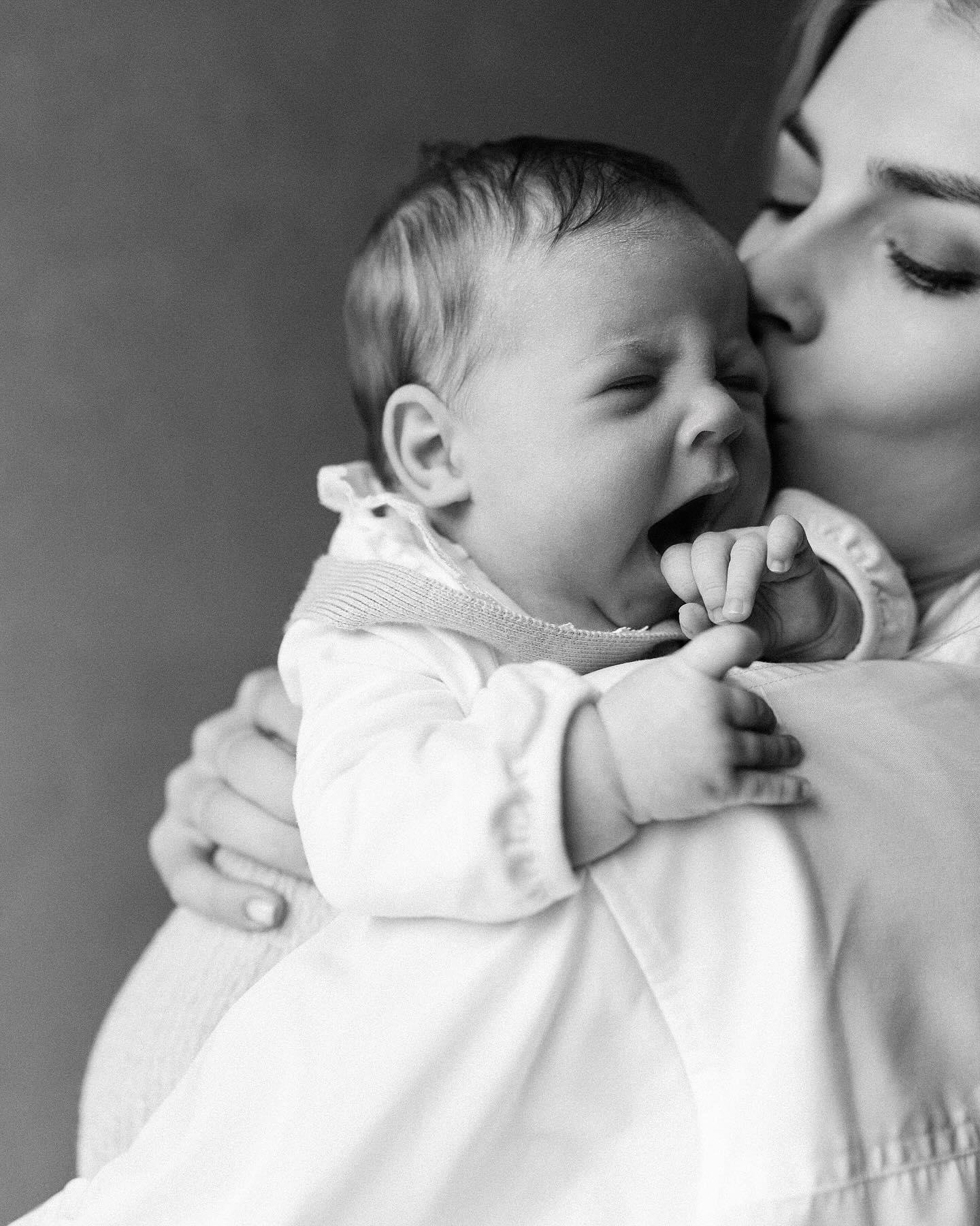 Жена Зинченко впервые показала лицо младшей дочери и рассекретила ее имя (фото)