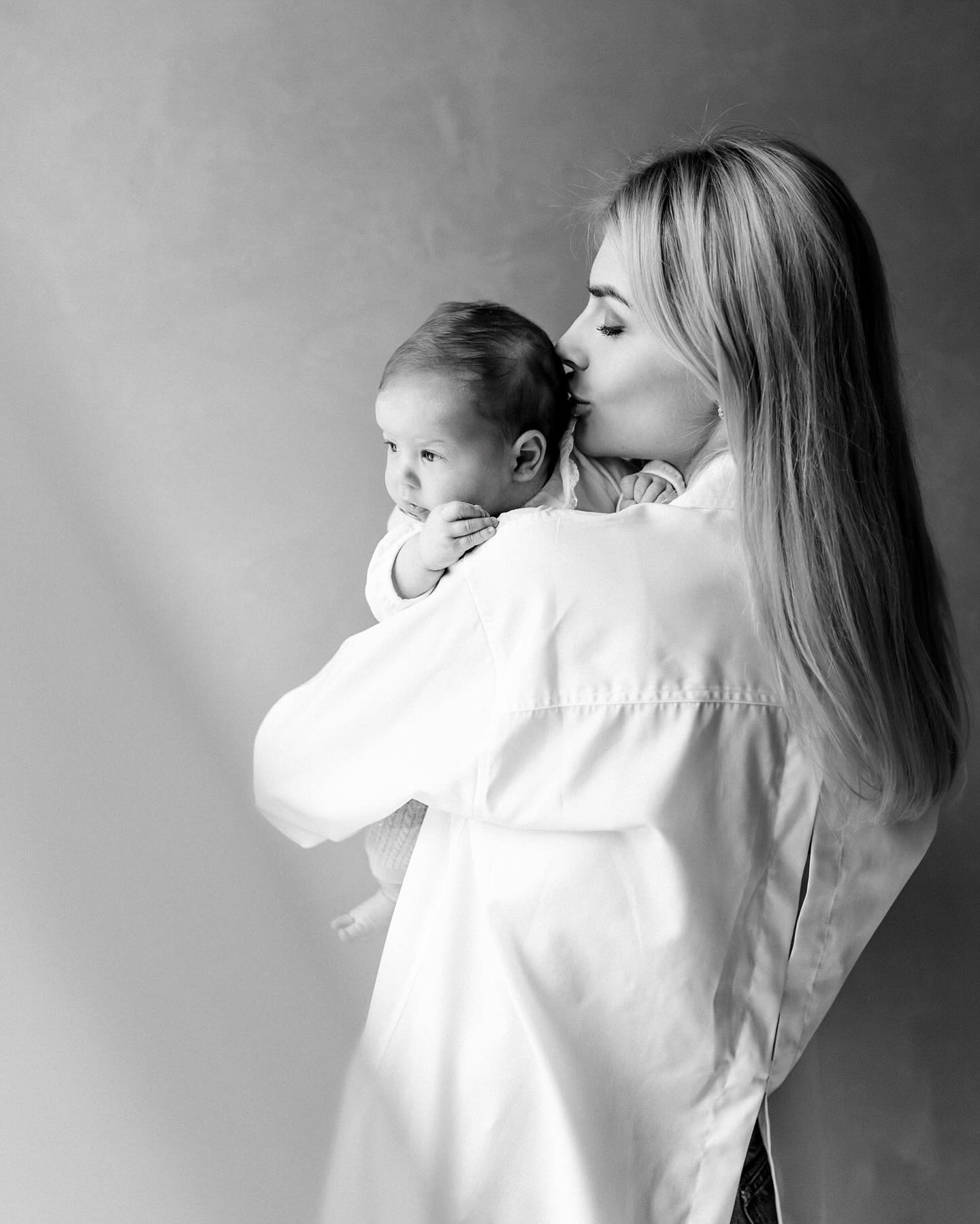 Жена Зинченко впервые показала лицо младшей дочери и рассекретила ее имя (фото)