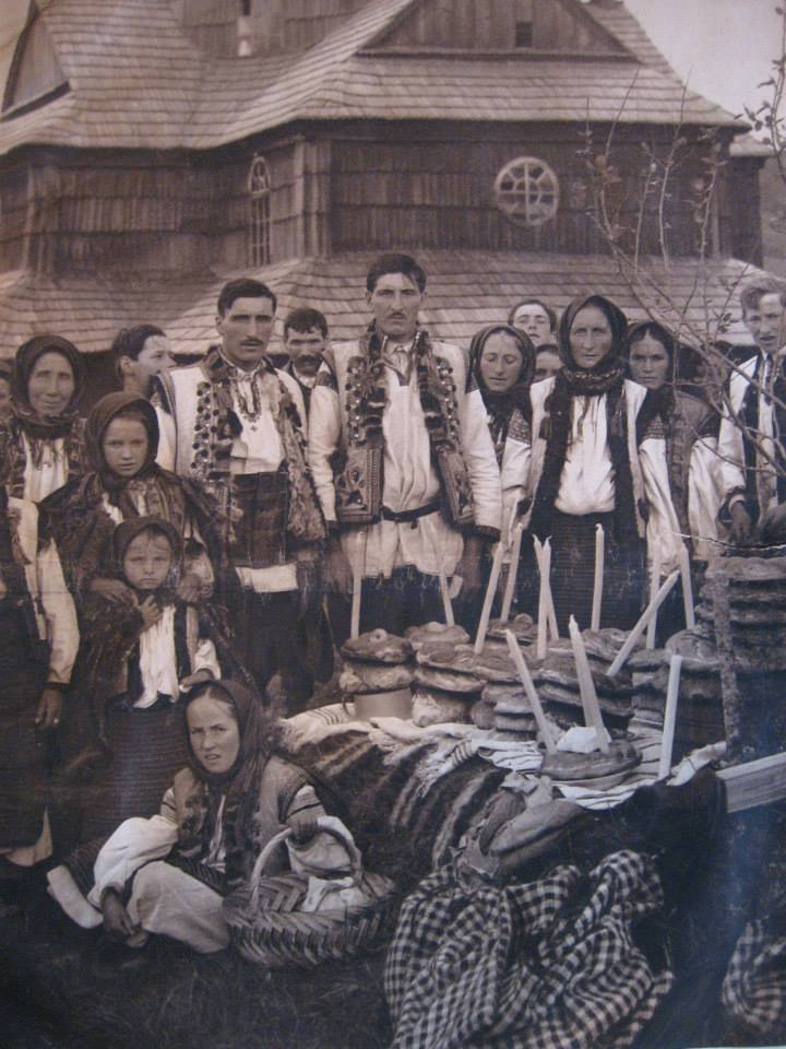 Дивіться, як українці святили паски століття тому: великодні фото з різних регіонів