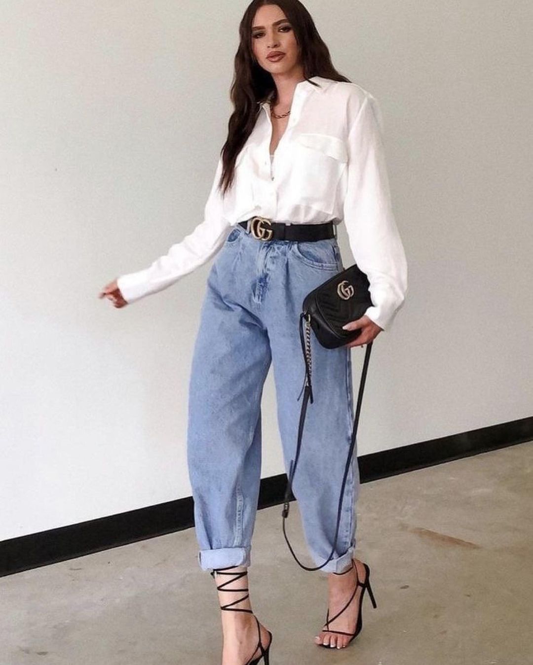 Еще вчера были в антитрендах, а сегодня снова на пике моды. Как выглядят самые стильные джинсы 2023 года