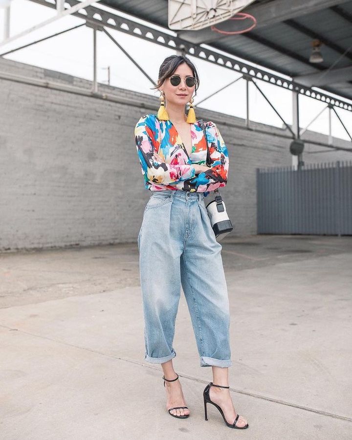 Еще вчера были в антитрендах, а сегодня снова на пике моды. Как выглядят самые стильные джинсы 2023 года