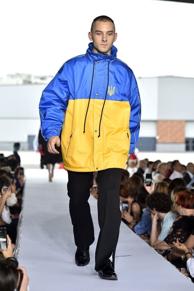 Футболка &quot;как у Зеленского&quot;: как в мире распространяется тренд на все украинское (фото)