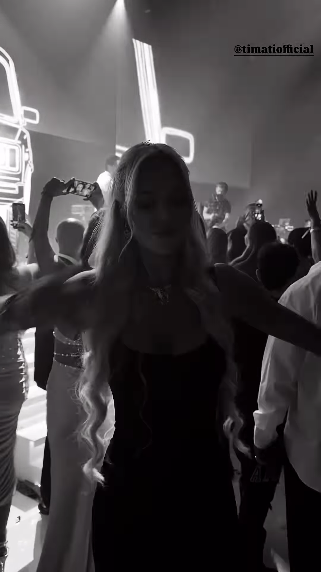 Сначала осудила войну, а потом передумала. &quot;Мисс Украина Вселенная&quot; повеселилась под песни россиян