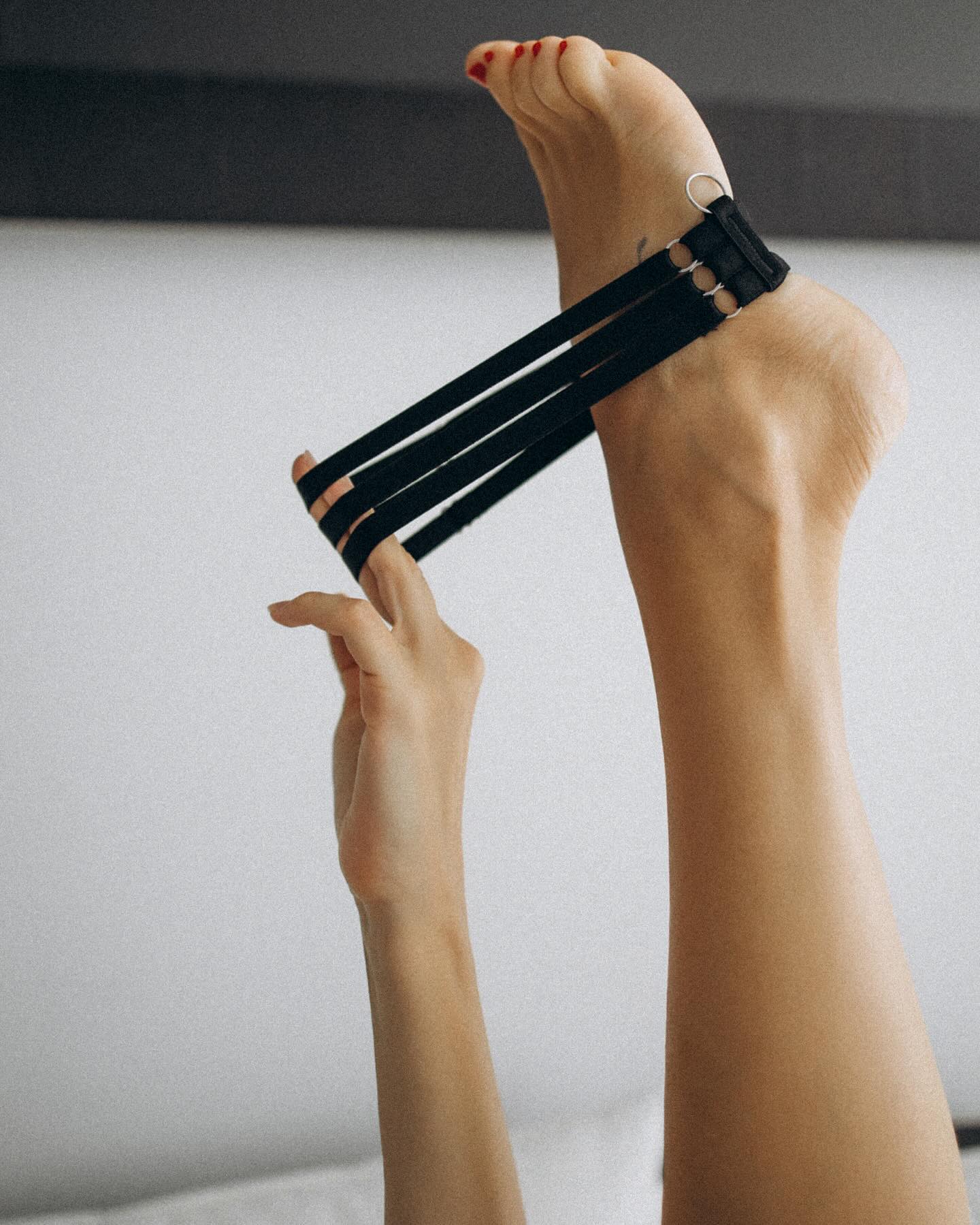 Зірка &quot;Холостяка&quot; прикрасила обкладинку Playboy через 4 місяці після пологів (фото)