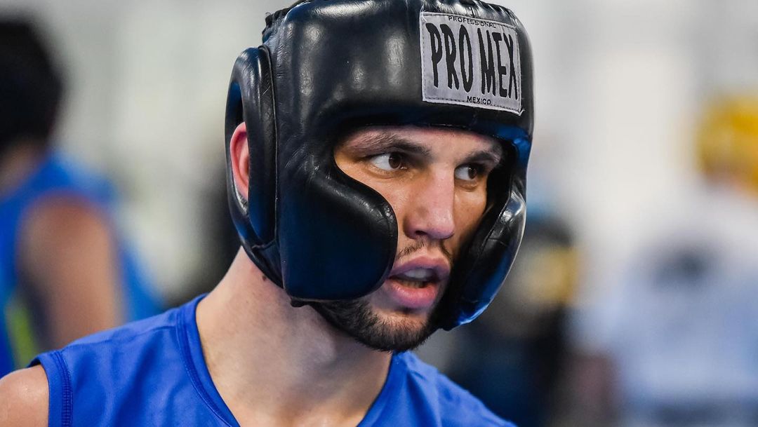 Український боксер відколошматив росіянина: яскраве відео