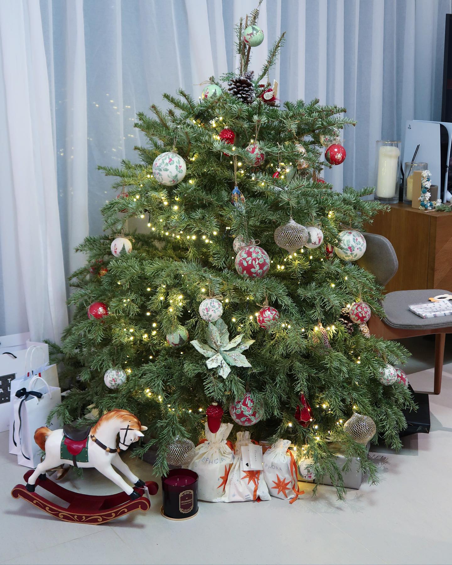 Віктор Циганков замилував сімейним новорічним фото з синочком