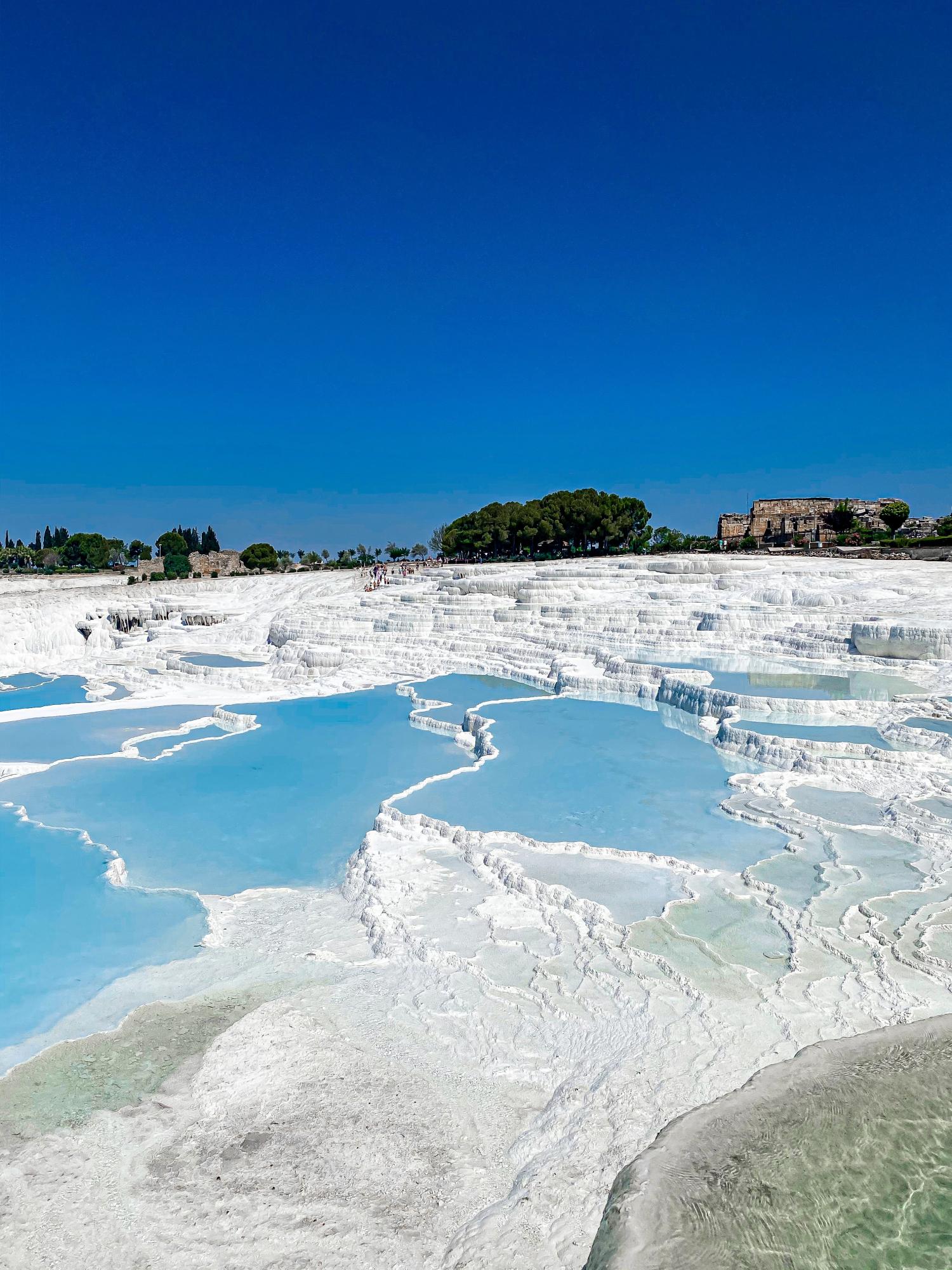Більшість гостей - з України. У вересні серед туристів набирає популярність "білосніжний" курорт в Туреччині