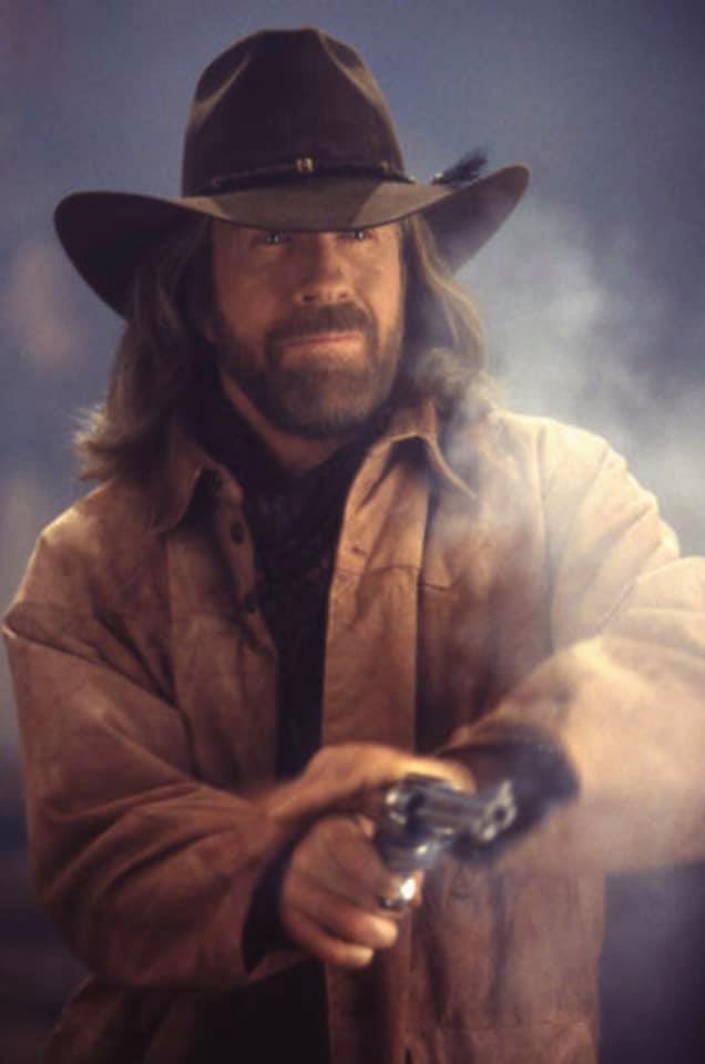 Как сейчас выглядит 84-летний Чак Норрис - тот самый &quot;Крутой Уокер&quot; (фото)