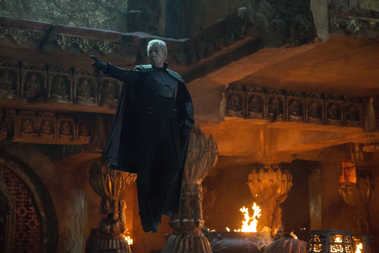 Legendary actor Ian McKellen honors Ukraine with heartfelt recitation of veteran’s poem