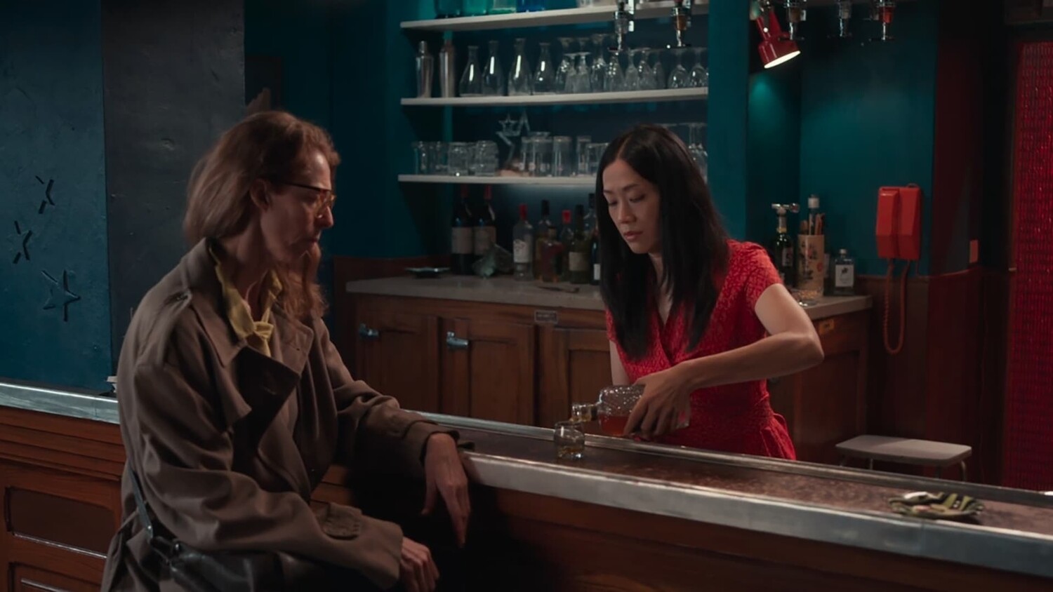 Хто вб'є бармена? Три причини подивитися олдскульну комедію "Зірка, що падає"