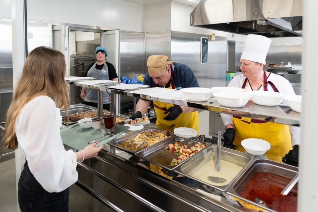 Яку страву найчастіше обирають діти у шкільних їдальнях