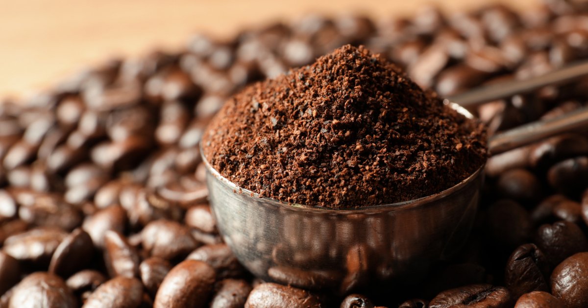 5 доступних способів використання кави для краси волосся та шкіри