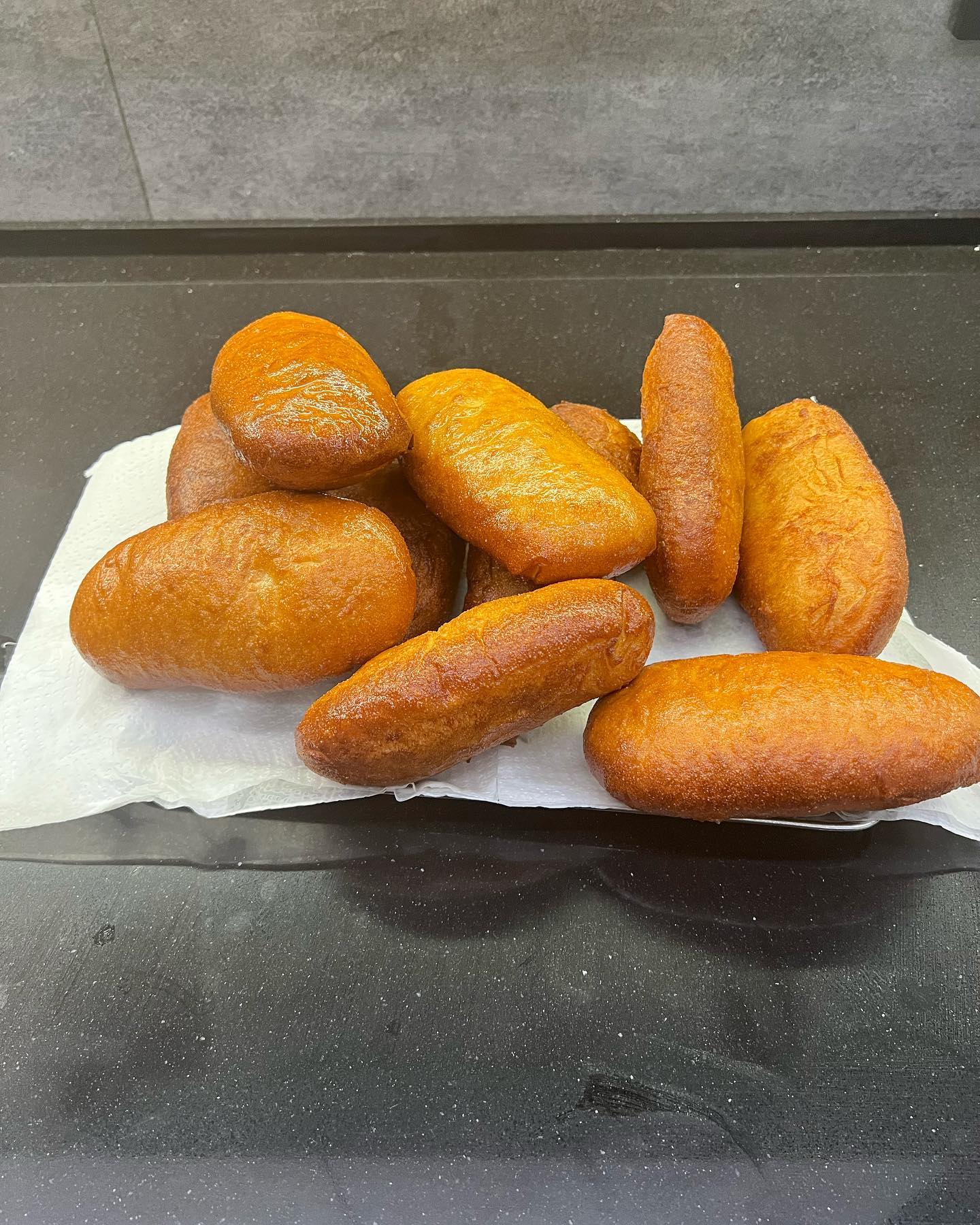 Відомий кухар показав, як готувати легендарну київську перепічку вдома (фото і відео)