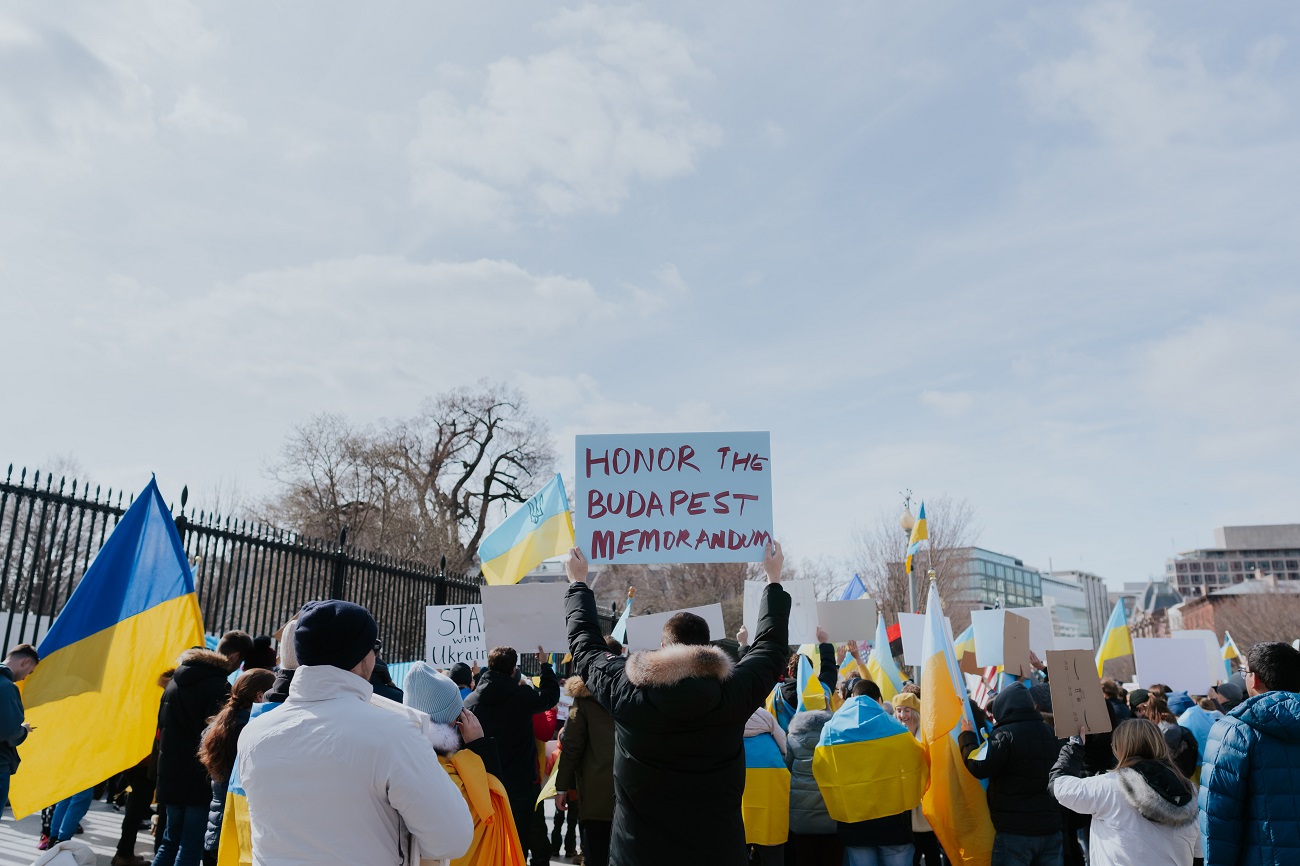 Виплата 1 тисячі доларів від США українським родинам: як отримати допомогу
