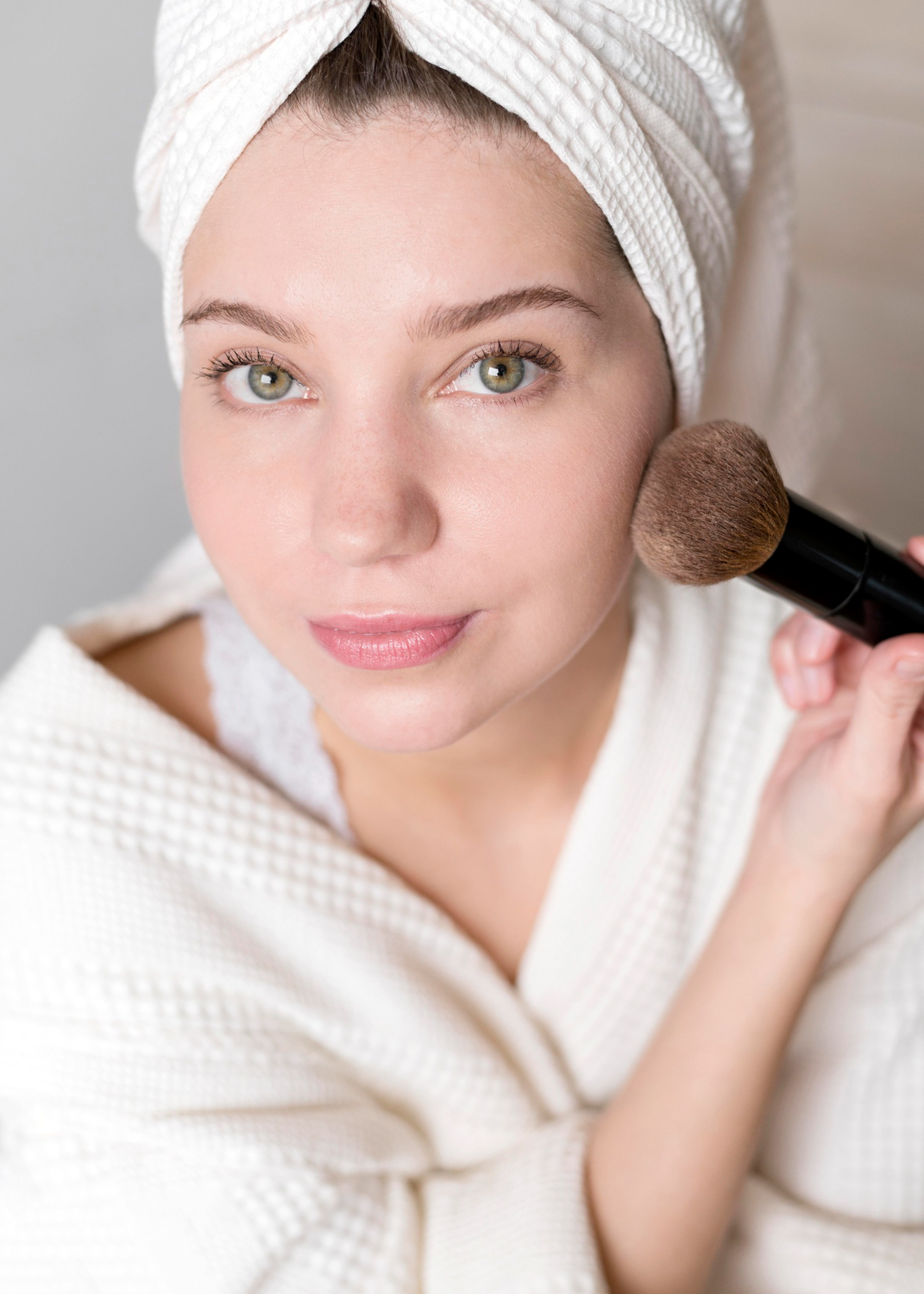 Стилистка рассказала, что такое базовый макияж и каковы его преимущества