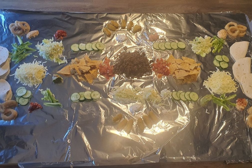 Фольга вместо тарелок: британка показала необычный способ экономии электроэнергии