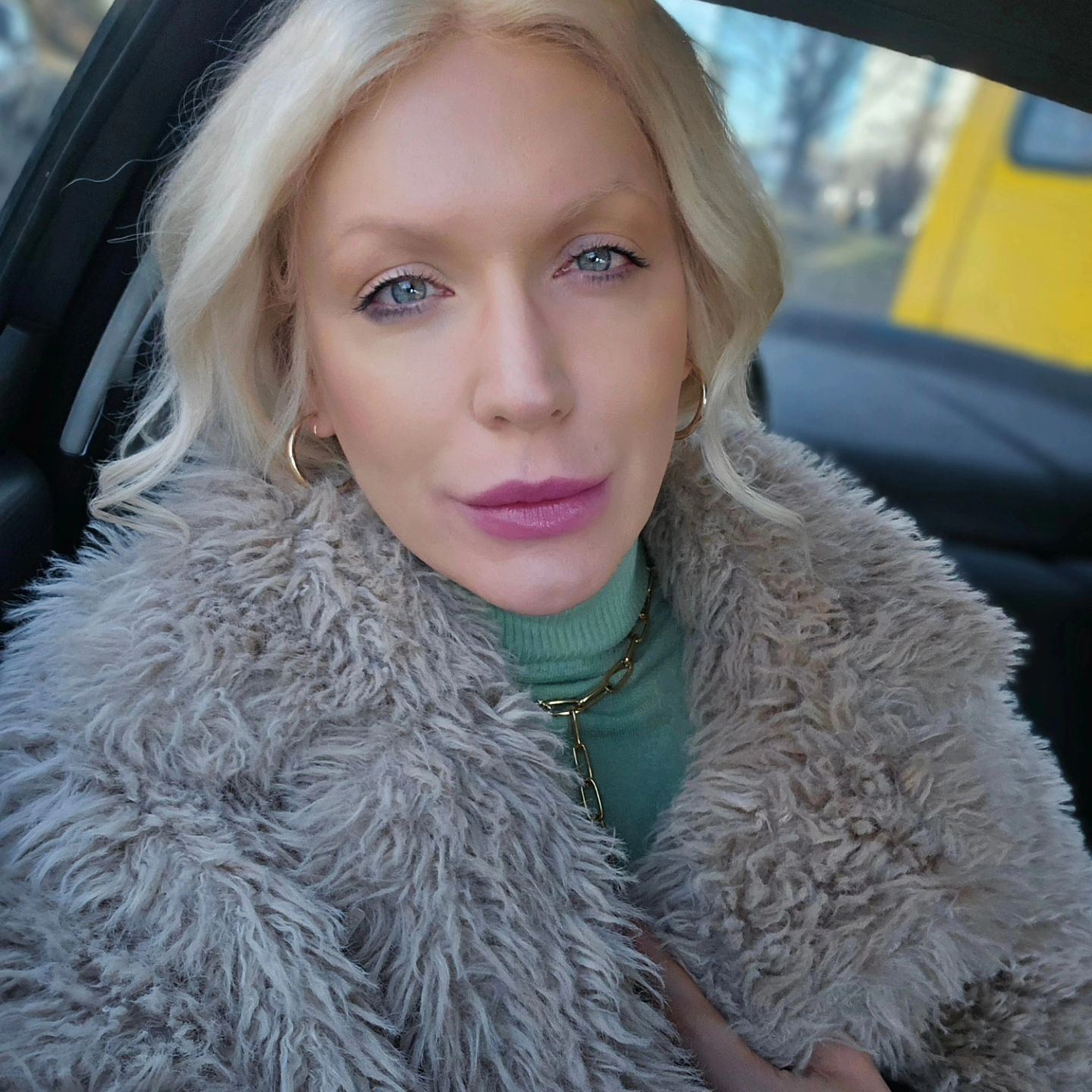 Духи дороже одежды: Николас Карма рассекретил стоимость лука эпатажной Монро (видео)