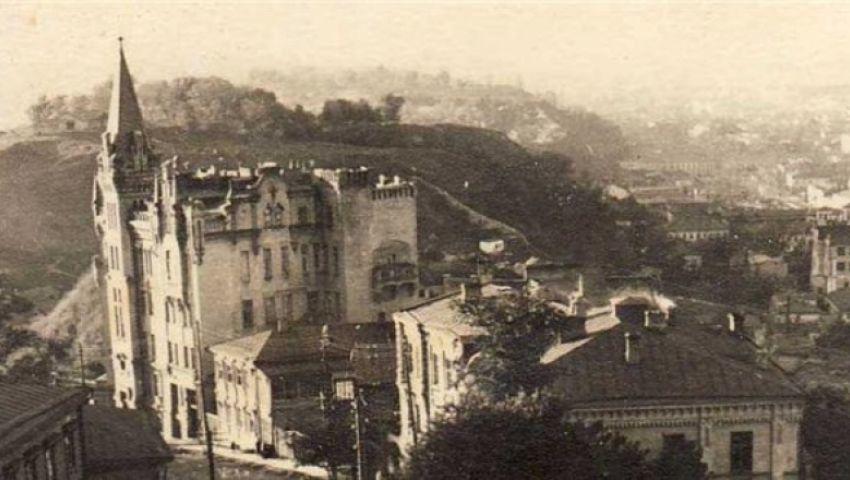 &quot;Беспредел в историческом центре города&quot;. На замке Ричарда в Киеве возводят незаконную надстройку (фото)