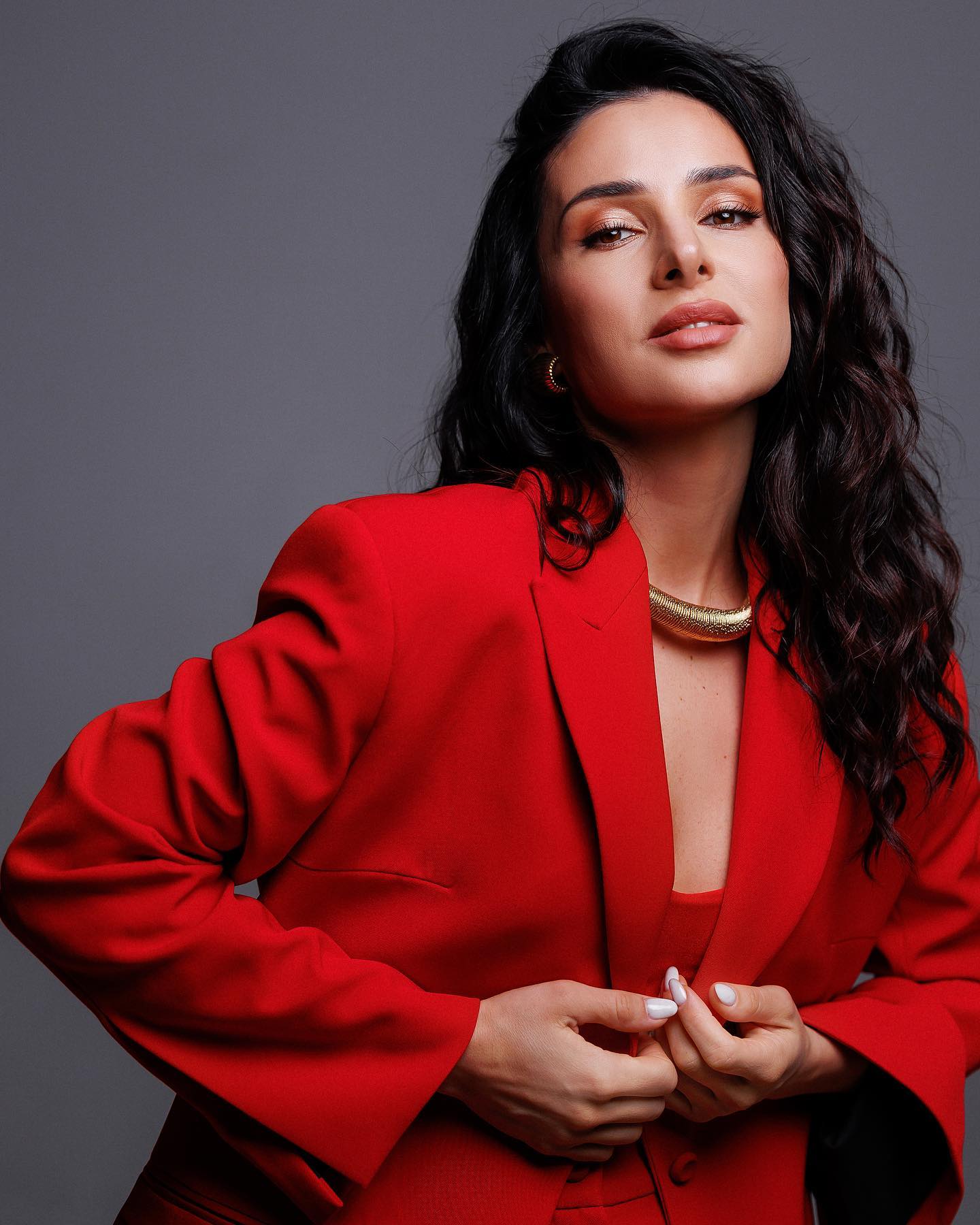 Носит дорогие победные аксессуары: Николас Карма узнал стоимость лука Златы Огневич