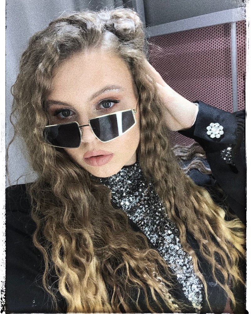 Доньці Фреймут - 16: як виглядає зараз дизайнер і феміністка Злата Мітчелл