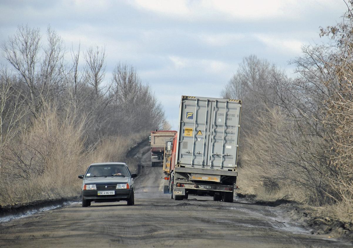 Дорога \"Кривой Рог-Николаев\" признана самой плохой в Украине