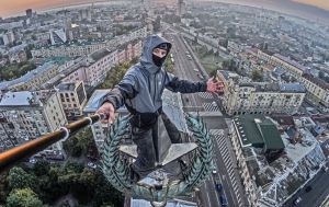 Руфери зустріли світанок на "Будинку зі шпилем" у Харкові: як це було