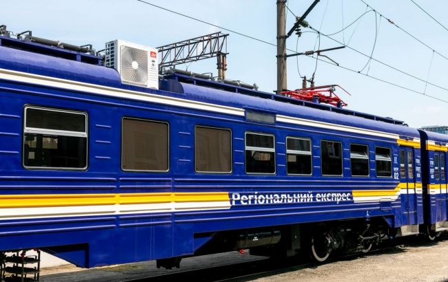 Wi-Fi, кондиціонери та автомат зі снеками: УЗ запускає новий електропоїзд